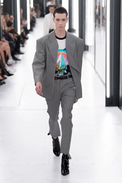 Look 11